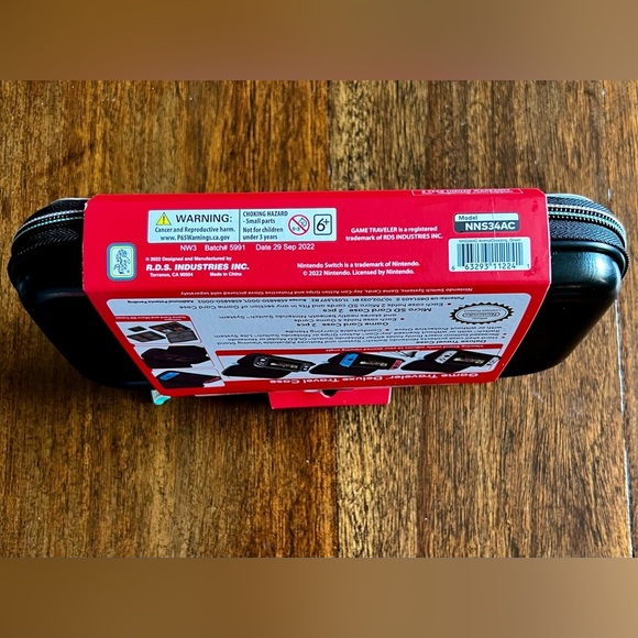 Nintendo Switch Animal Crossing New Horizon Travel Case PDP - New - Picture 3 of 4